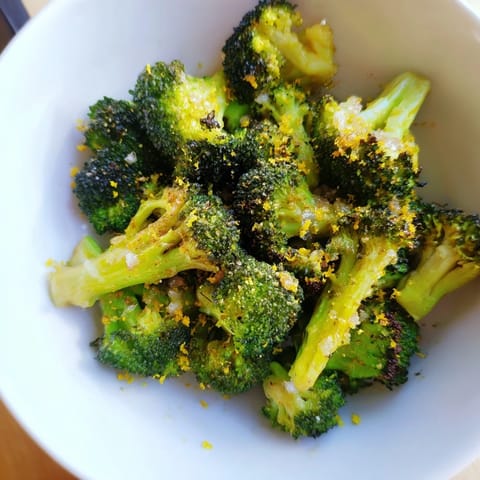 Lemon Garlic Roasted Broccoli